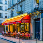 Cafégäster i Marais